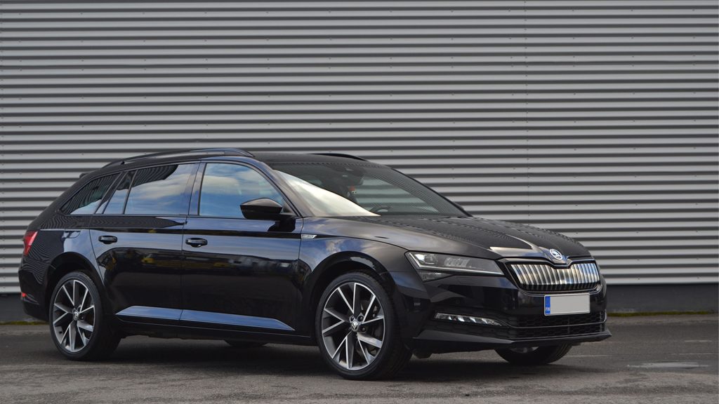 Autonhoito Near Perfection Auton Kiillotus ja Auton vahaus